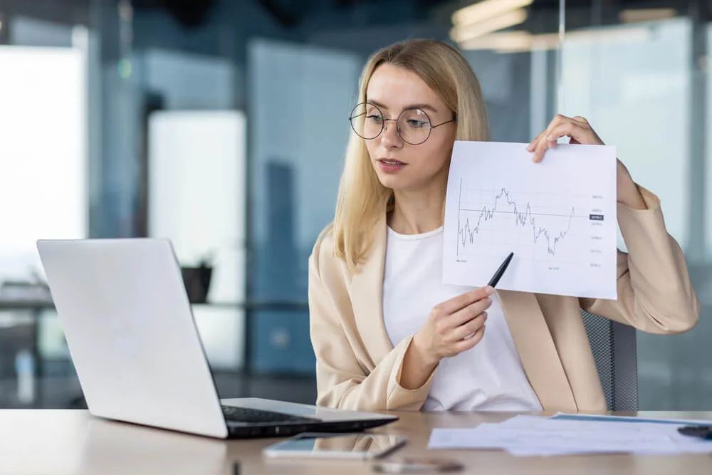 Why are experts important in risk management committee​s?